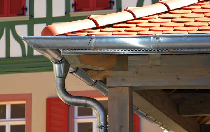 Corrosion-resistant steel gutters for effective rainwater drainage in Williamsburg