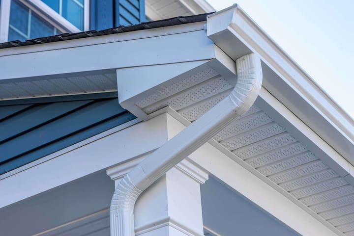 Low-maintenance vinyl gutters for rainwater management in Williamsburg